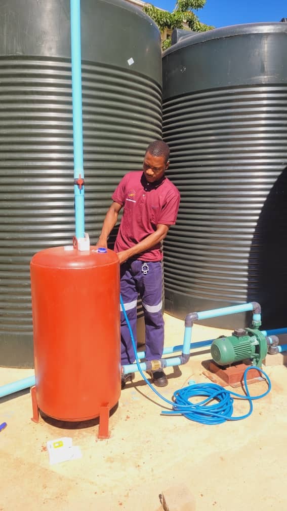 Borehole pressure tank and pump servicing